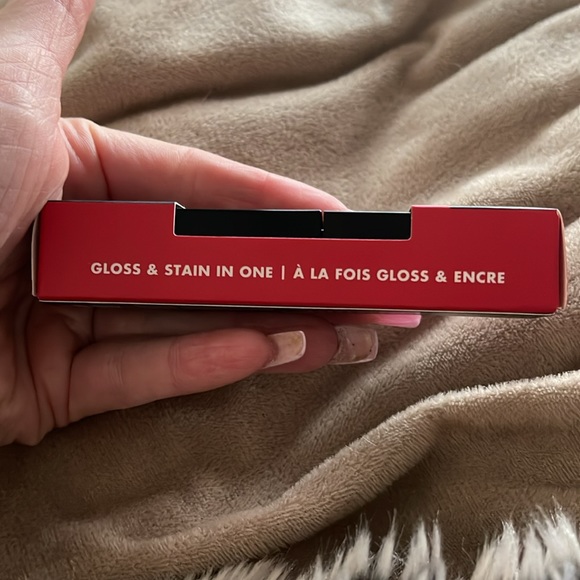 Nwt elf fiery red glossy lip stain - Picture 2 of 3